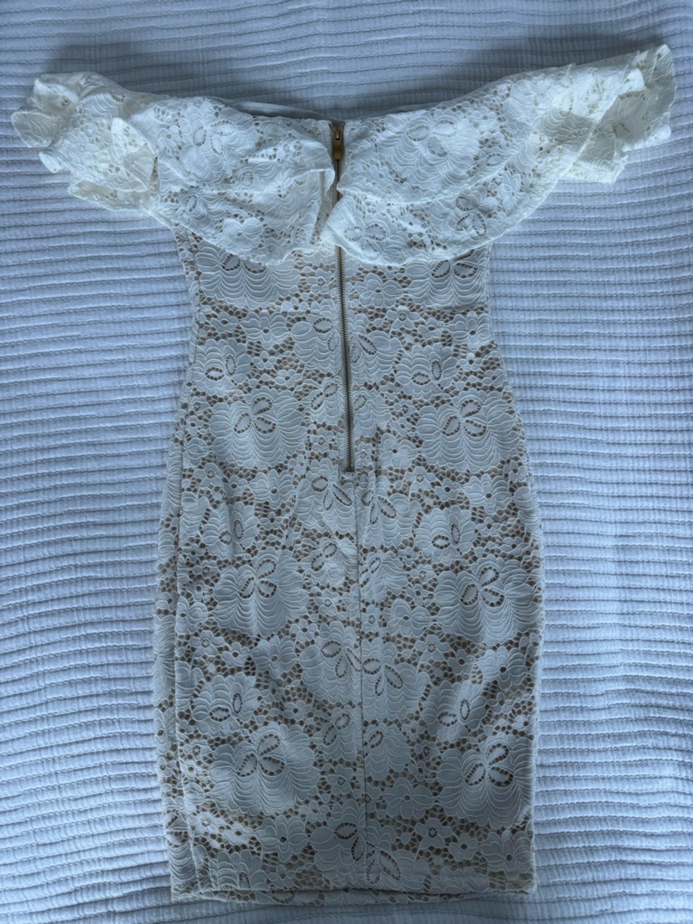 AKIRA Cream Lace Off-Shoulder Mini Dress NEVER BEEN WORN NWT - Picture 3 of 3